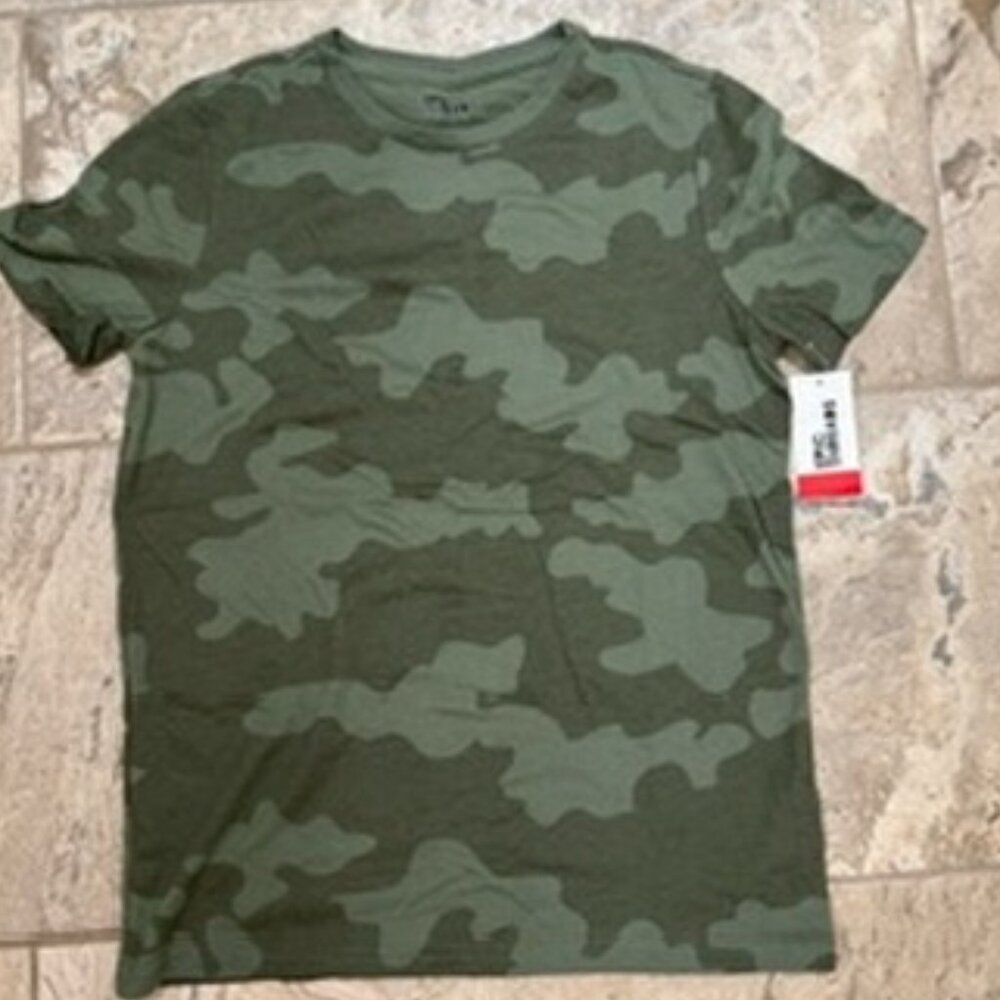 NWT Size M Epic Threads Green Camo Shirt